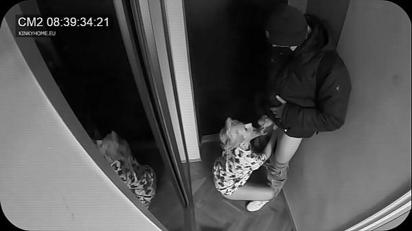 Hidden camera – wife sucked the postman while husband in the next door. European traditions.