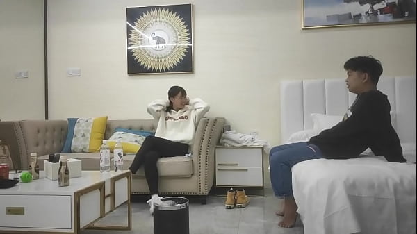 Quay lén địt em gái xinh mới lớn dâm dục vãi