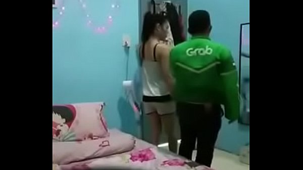 Anh grab được gái xinh gạ địt quá phê