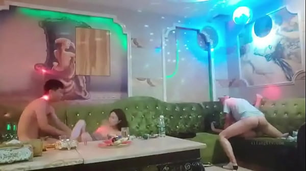 Chơi tập thể nhân viên tay vịn dâm đãng