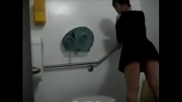 Nữ sinh Việt địt nhau trong nhà vệ sinh