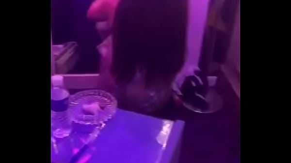 Thác loạn trong quán karaoke