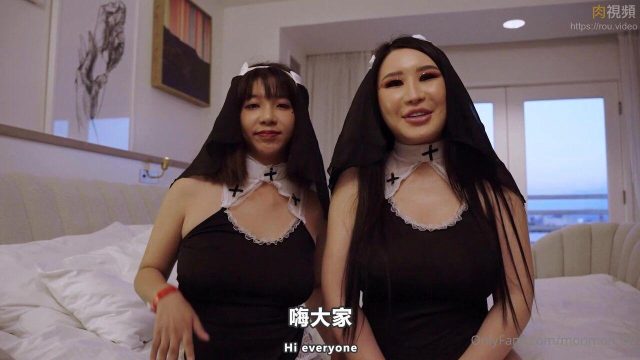 Hai em genz mặc đồ sexy phục vụ tận tình ông chủ lắm tiền