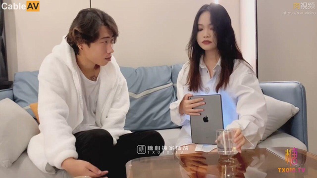 Khách hàng biến thái đánh thuốc mê em thiết kế thời trang sau đó thỏa mái địt như búp bê tình dục