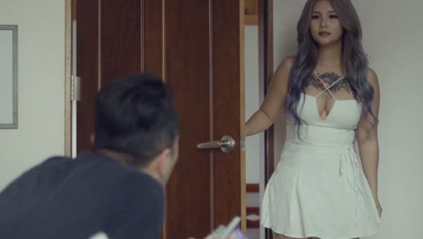 Người chị tới kỳ động dục xông vào phòng vắt cạn tinh thằng em trai